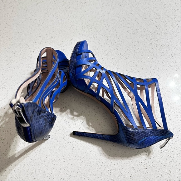 VINCE CAMUTO BLUE SNAKESKIN HEELS 🐍 - Picture 9 of 11
